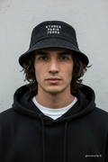Bob noir unisexe Études Studio – coton bio broderie signature – seconde main Epok Label