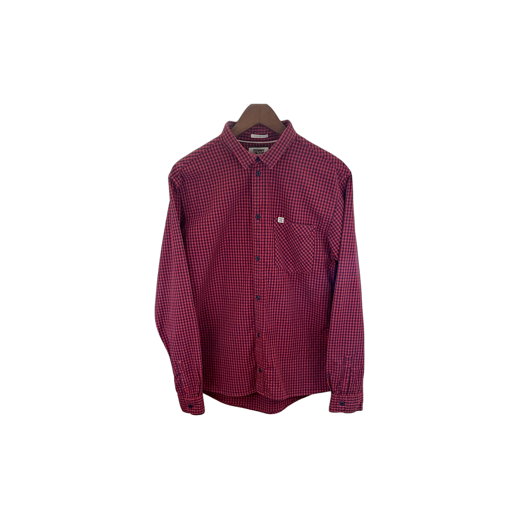 Chemise Tommy Jeans homme L face— carreaux rouge noir regular fit droite — seconde main parfait état — Epok Label