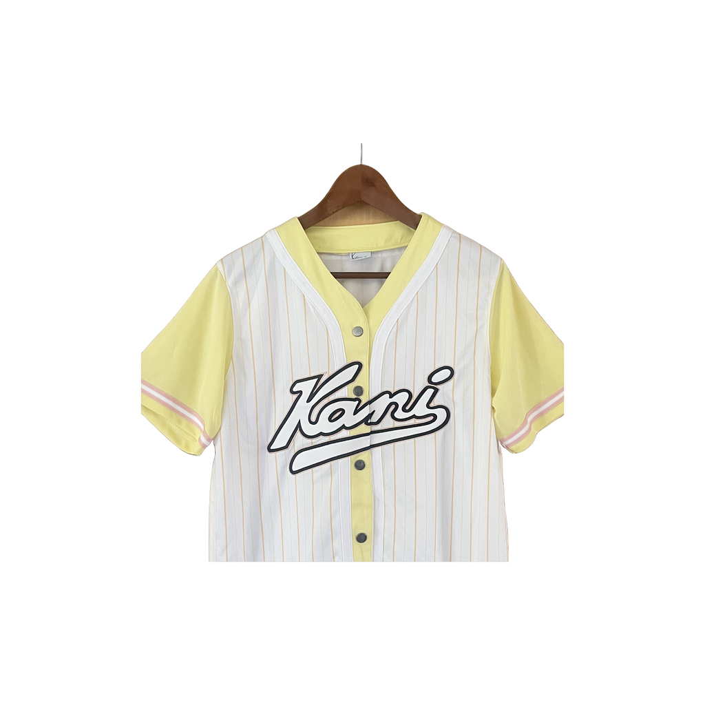 Chemise baseball Karl Kani unisexe vintage blanc rayures jaunes logo brodé - détail – taille M
