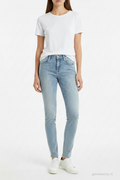 Jean Le Temps des Cerises bleu (W26) - vue de face sur mannequin