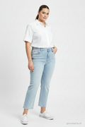 Jean Levi's Crop Flare bleu clair (W32 L27) - vue de face sur mannequin