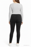 Jean Levi's Curvy Skinny noir (W31 L30) - vue de face sur manequin