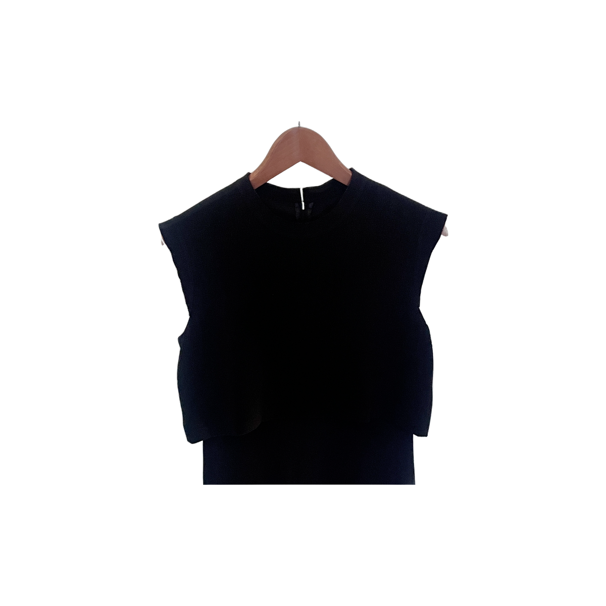 Robe Sandro femme T2 détail face — noire sans manches coupe fluide haut ample emmanchures dégagées — seconde main élégante — Epok Label