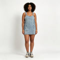 Robe salopette Obey denim brut vintage taille L – vue de face – sur mannequin -  Epok Label