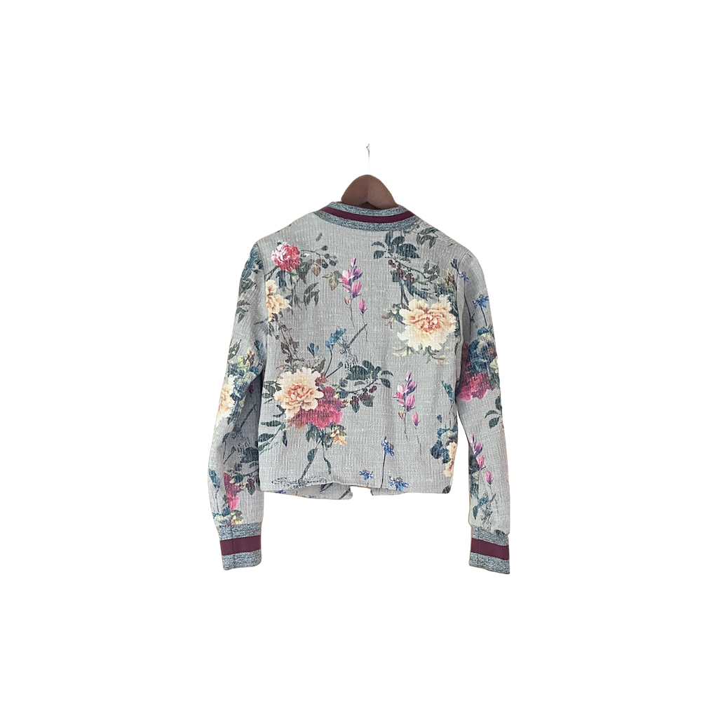 Veste courte ONLY femme XS dos — motif floral dégradé gris vert cintrée élastique pailleté — seconde main parfait état — Epok Label
