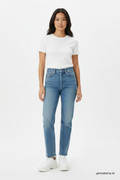 Jean Levi's 501 bleu - mention "generated by AI"